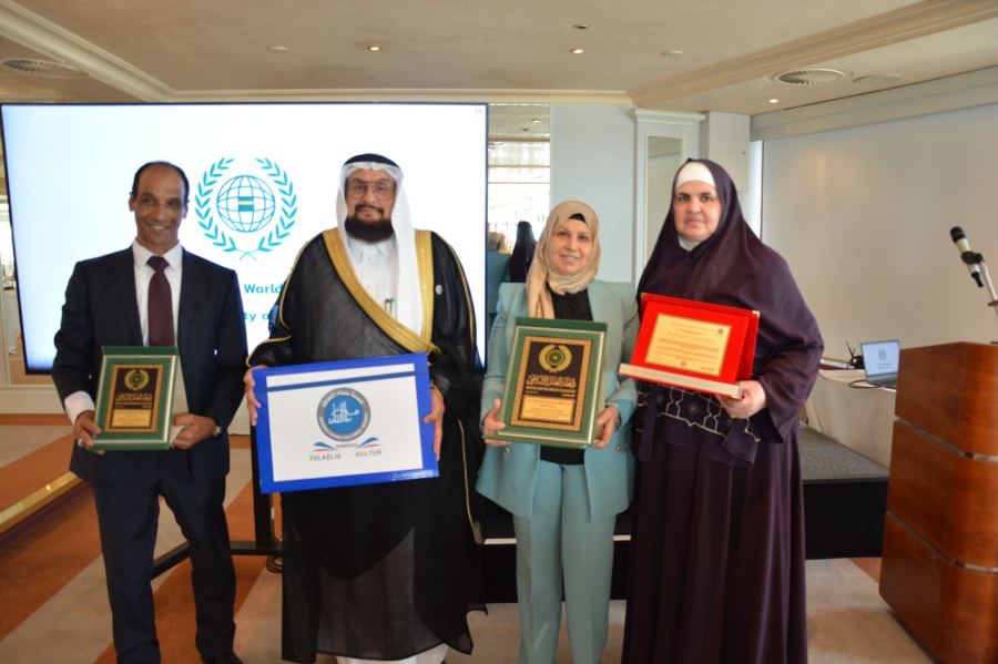 همسة سماء : منح الدكتوراة الفخرية للدكتور عبد العزيز أمين سرحان، وتكرّم حرمه الدكتورة حياة حسن شهاب